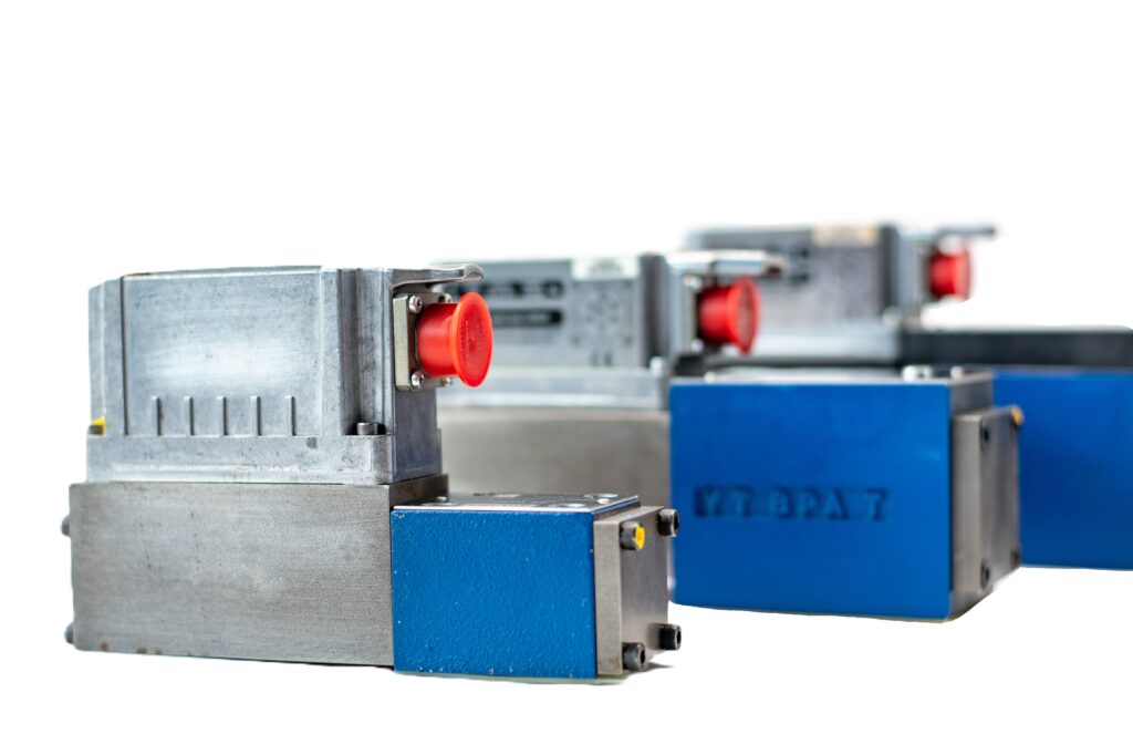 Servo- ja proportsionaalventiilide remont ja teenindus tööstuslikel süsteemidel, nagu Yushin Precision Equipment ja Netstal-Maschinen.